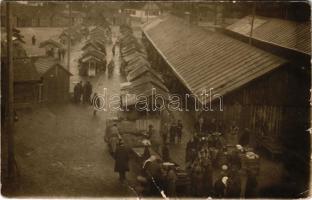 1915 Lutsk, Luck; market, vendors. photo + "K.D. Feldpoststation" (fa)