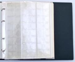 "NUMIS Leuchtturm" zöld műbőr négygyűrűs berakó album, összesen 7db, újszerű és használt berakólappal (216db férőhellyel) klf méretű érmék számára. Újszerű állapotban