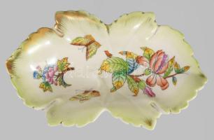 Herendi Viktória mintás levél alakú tálka, jelzett, kopott, 15x9 cm