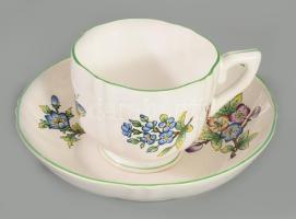 4 darabos magyar porcelán tétel, közte Herendi plasztikus virág, pattogzással