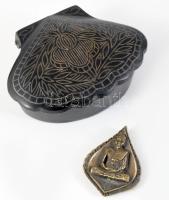 Régi keleti medál, h: 4 cm, fém tartóban