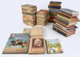 Egy banánosládányi német nyelvű könyv: mesék, útikönyvek, orvosi témájú könyvek