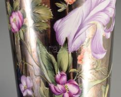 Hollóházi váza, ritkább mintával, jelzett, kis kopással, m: 25,5 cm