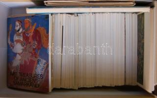 472 db színes képeslap szovjet festők műveiről 48 db városképeslappal