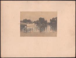 cca 1915 A Helka hajó a siófoki kikötőben, kartonra ragasztott fotó, hátoldalán a M. kir. Postatakar...