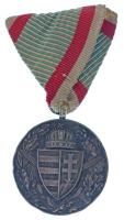 1929. "Magyar Háborús Emlékérem kardokkal, sisakkal" ezüstözött bronz kitüntetés mellszalaggal T:XF patina, ph., viseltes szalag Hungary 1929. "Hungarian Commemorative War Medal with swords and a helmet" silver plated bronze decoration with ribbon C:XF patina, edge error, worn ribbon NMK 418