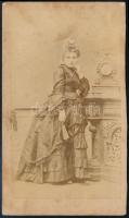 cca 1875 Előkelő hölgy portréja, keményhátú fotó Rupprecht soproni műterméből, 10,5×6,5 cm