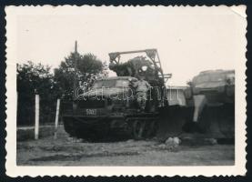 1968 Zalaegerszeg, Magyar Néphadsereg lánctalpas műszaki járművei, fotó, 6x8,5 cm