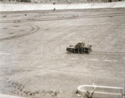 cca 1940 M. Kir. Honvédség, 35M kisharckocsik egy (sportpályán tartott) bemutatón, két felvétel 1 db negatívon, 6x9 cm