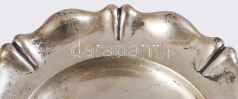 Ezüst (Ag) tálca. Jelzett, 1937-1966 közötti fémjel, 800 ezrelékes ezüst, d:18 cm, 97g