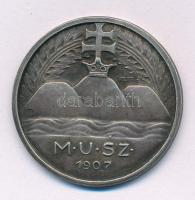 1907. "MUSZ (Magyar Úszó Szövetség)" jelzett Ag egyoldalas díjérem "L.E. és LUDVIG" gyártói jelzéssel. Szign.: Göröntsér Greff Lajos (1888-1976) (15,57g/0.800/33mm) T:AU patina
