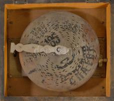 cca 1900 Imperator Nr 26. kisméretű zenegép, hozzá 8 darab lemezzel, 20x18 cm