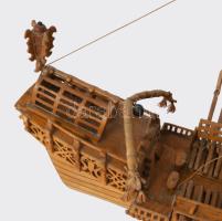 17. századi gálya sokdarabos kézműves makettje, cca 60x48 cm