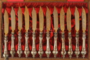 Ezüst (Ag) nyelű 12 személyes kés garnitúra, jelzett, h: 18 cm