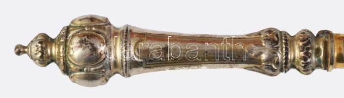 Ezüst (Ag) nyelű 12 személyes kés garnitúra, jelzett, h: 18 cm