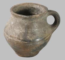 Egyfüles edény. Kárpát-medence, Avar kor, felületi sérüléssel, m: 12 cm /// Single-handled vessel. C...