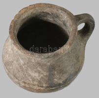 Egyfüles edény. Kárpát-medence, Avar kor, felületi sérüléssel, m: 12 cm /// Single-handled vessel. C...