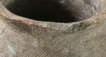 Egyfüles edény. Kárpát-medence, Avar kor, felületi sérüléssel, m: 12 cm /// Single-handled vessel. C...