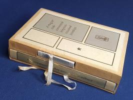 A magyar szakszervezetek kongresszusainak krónikája. [Számozott minikönyv díszdobozban, normál méret...