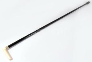 Gavallérbot. Ebonizált fa, csont markolattal, m: 90 cm