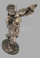 Odesszai hegedűs ezüst (Ag) lemez szobor, jelzett, m: 12 cm, bruttó 87g