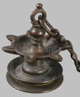 Thookkuvilakku. Indiai ünnepi templomi olajlámpa. Bronz, cca 1800, Dél-India, d: 14 cm, teljes m: 58...