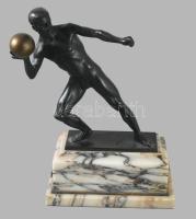 George Schrimpf (1869-1918): Art deco súlylökő figura, Patinázott bronz, jelzett, hibátlan, m: 29 cm...