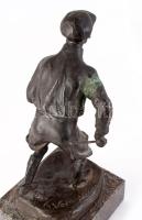 Fred Voelckerling (1872-1945): Zsoké. Patinázott bronz, jelzett, patinával, márvány talapzaton, m: 3...