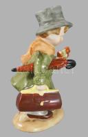 Wagner &amp; Apel Bertram esernyős férfi virággal. Jelzett, kézzel festett, kopással, m: 15 cm