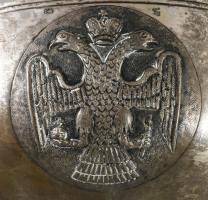 cca 1955 George Stephanides ciprusi ezüst (Ag) kínáló, üvegbetéttel, oldalán címeres díszítménnyel. ...