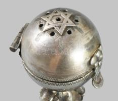 Ezüst (Ag) Mózes figurákkal díszített psumin tartó. Jelzett, 1891, m: 7 cm, 64g /// Silver (Ag) psum...