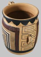 Meandermintás aszimmetrikus kétfüles kerámia váza. Jelzett, hibátlan, m: 21,5 cm