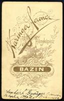 1897 Elegáns fiatalember portréja, vizitkártya Karinger Ferenc bazini (Pezinok) műterméből, a hátold...