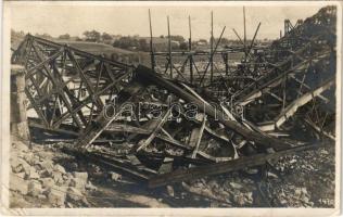 1916 Rzeszów, Rajsze; Gesprengte Eisenbahnbrücke in Rzeszów Juni 1915. K.u.k. Feldbuchhandlungen der...