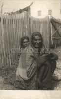 1922 Cigány nők / Gypsy women. photo (EB)