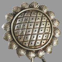 Ezüst (Ag) napraforgó alakos besamin tartó. Bécs, 1859, 13 latos ezüst, m: 24 cm, 305g /// Silver (A...