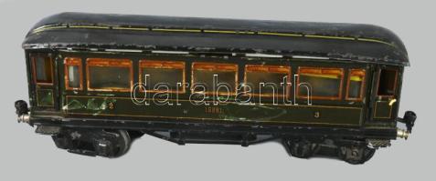 cca 1930 Marklin 18881 utazókocsi, korának megfelelő jó állapotban, h: 35 cm /// c. 1930 Märklin 188...