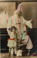 1910 Üdvözlet a Mikulástól / Christmas greeting art postcard with Saint Nicholas and children. photo