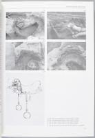 Révész László: A karosi honfoglalás kori temetők. Régészeti adatok a Felső-Tisza-vidék X. századi tö...