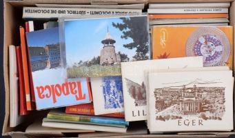 75 db MODERN magyar és külföldi város leporello képeslapfüzet dobozban / 75 modern Hungarian and for...