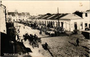 Vawkavysk, Volkovysk; Rynek / market square, shops. photo (fl)