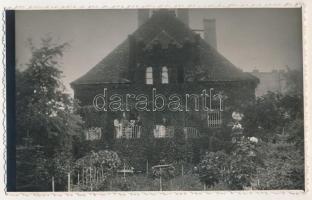 1937 Budapest XII. Németvölgy, Rózsahegyi Kálmán (1873-1961) villája, az erkélyen a színművész és cs...