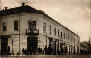 Marcali, Piac tér, Kopári Jenő üzlete, Az Első Magyar Általános Biztosító Társaság képviselete, benz...