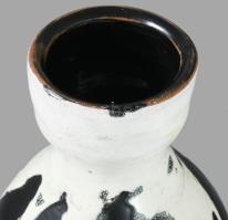 Gorka Lívia (1925 - 2011): Váza. Jelzett, minimális mázkopással, m: 19 cm