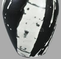 Gorka Lívia (1925 - 2011): Váza. Jelzett, minimális mázkopással, m: 19 cm