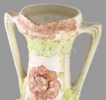 cca 1920 Royal Dux szecessziós kétfüles kandallóváza. Plasztikus virágmintákkal, jelzett, talpánál l...