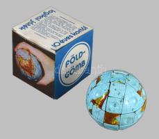 Földgömb varázsgömb, logikai játék, újszerű állapotban, eredeti dobozában d: 8 cm