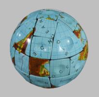 Földgömb varázsgömb, logikai játék, újszerű állapotban, eredeti dobozában d: 8 cm