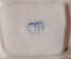 Alt Wien mini porcelán figura. Kézzel festett, jelzett, hibátlan 6,5 cm