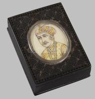 Ezüstözött fém doboz, indiai kézzel festett miniatúrával 6,5x8,5 cm